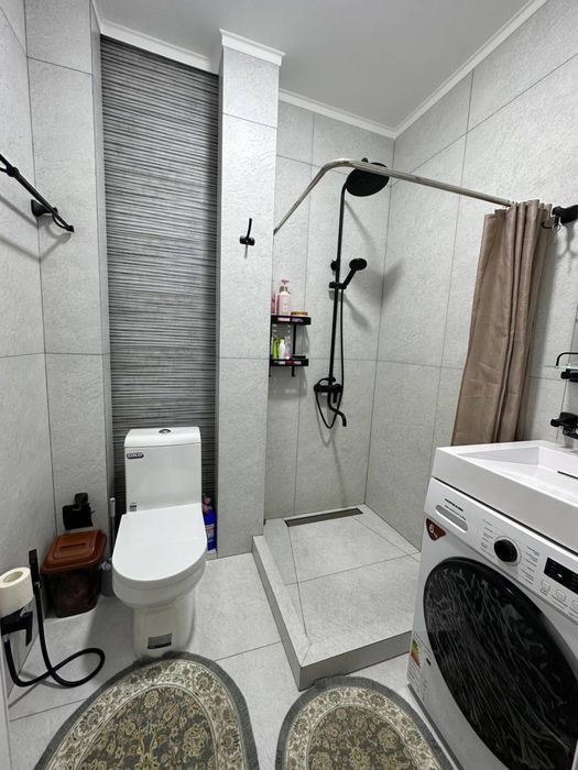 3 xonalik kvartira sotiladi. 1-etaj 92 kv lik xonadon.