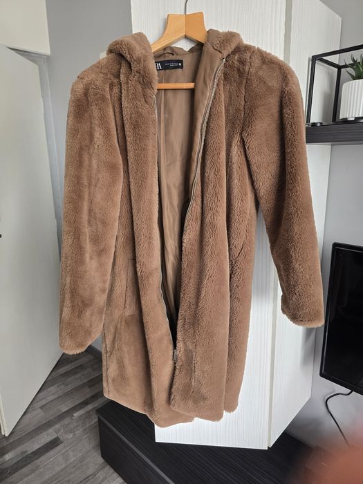 Пухкаво кафяво палто с качулка