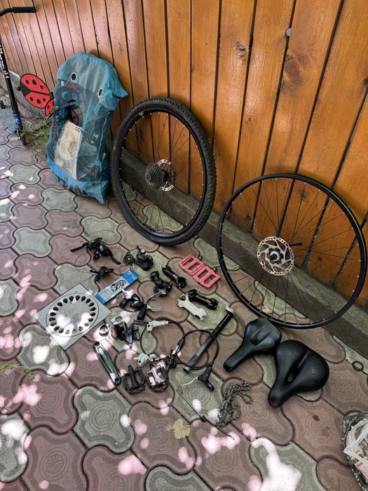Vand piese si accesorii biciclete