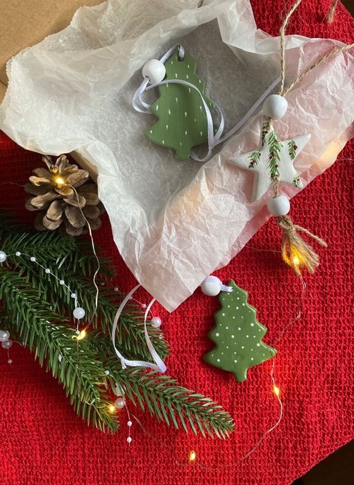 Коледни глинени украси за елха – ръчна изработка
