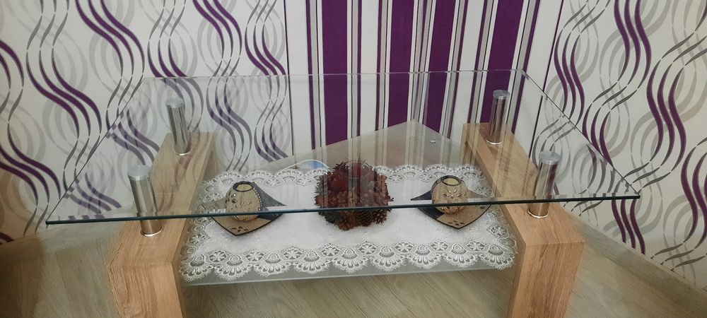 Стъклена холна маса