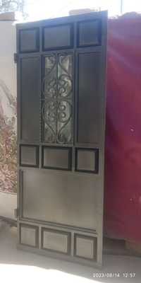 Кованая металлическая дверь