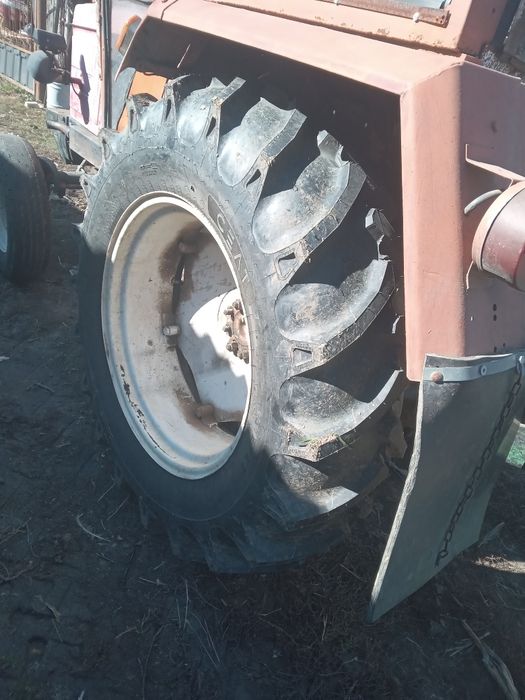 Vând tractor Renault super