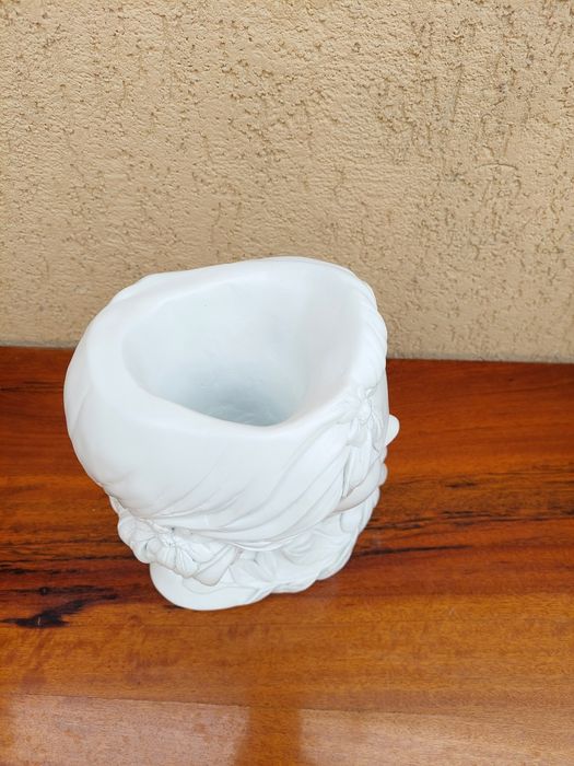 Vaza ipsos - fata cu flori 28 cm