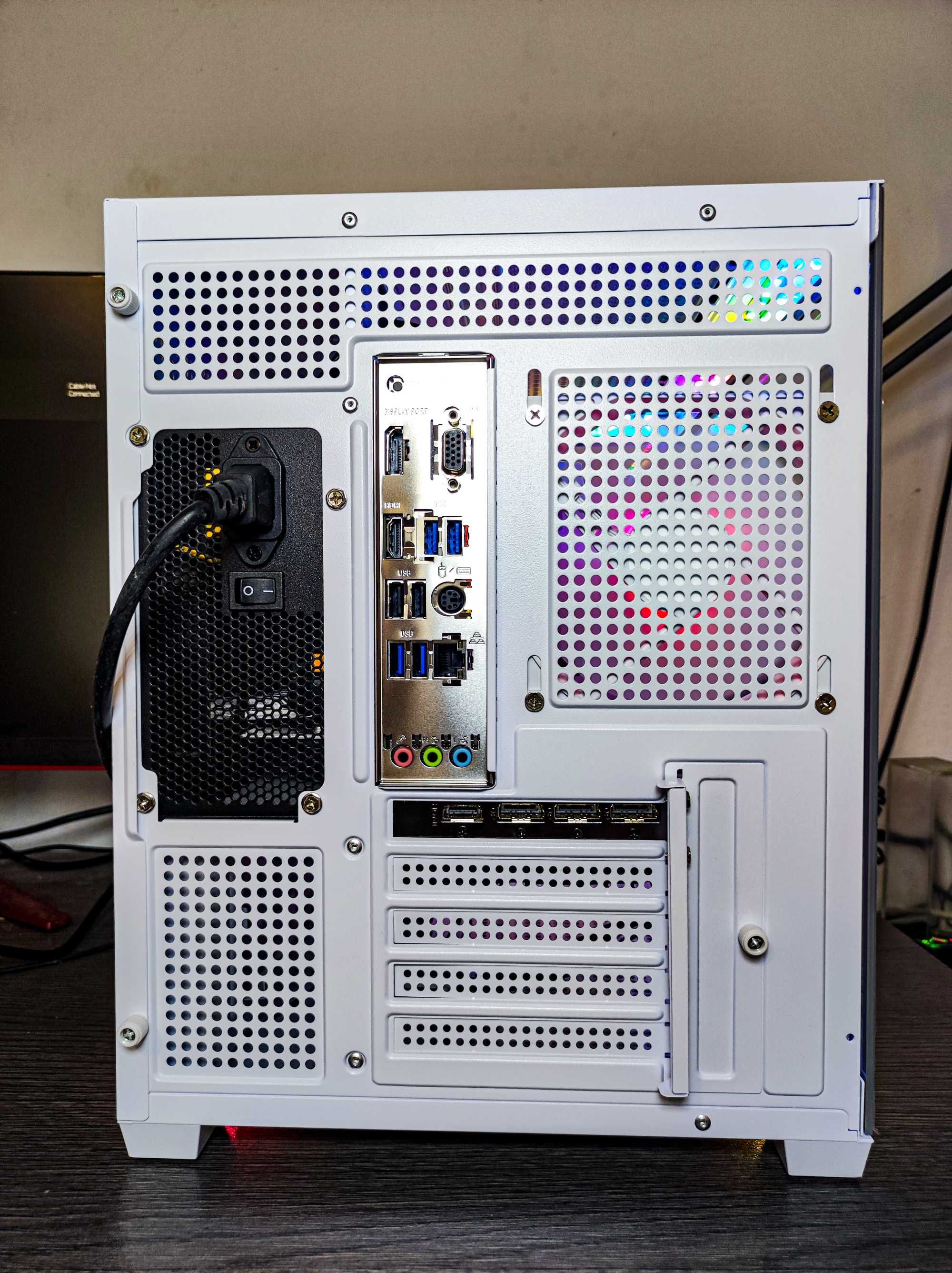 Нов! Ryzen 7 5700, RTX 5060, 32GB RAM, 1TB SSD Nvme