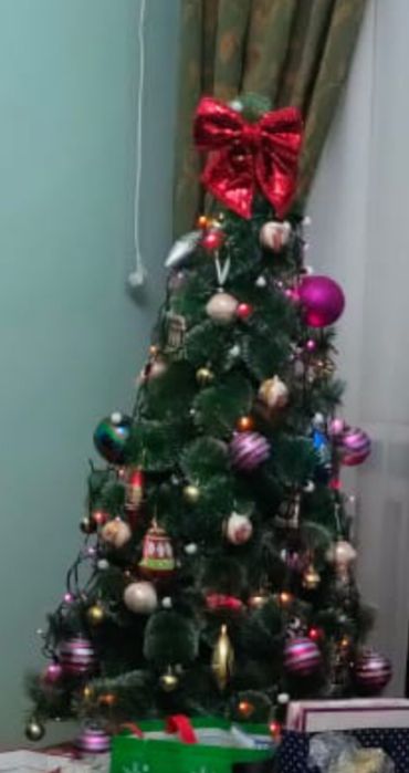 Продаётся новогодняя ёлка