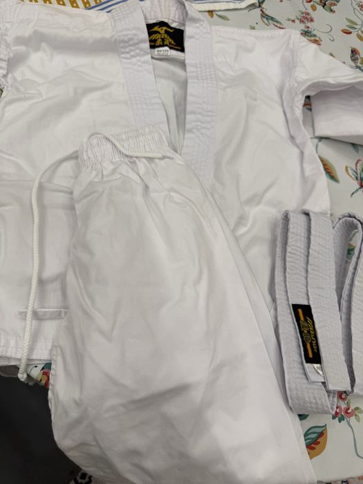 Кимоно для каратэ 5-7 лет 110-120см, почти новая