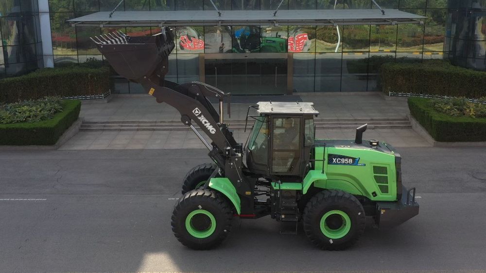 Фронтальный погрузчик. ГИБРИД (Солярка и электрический)