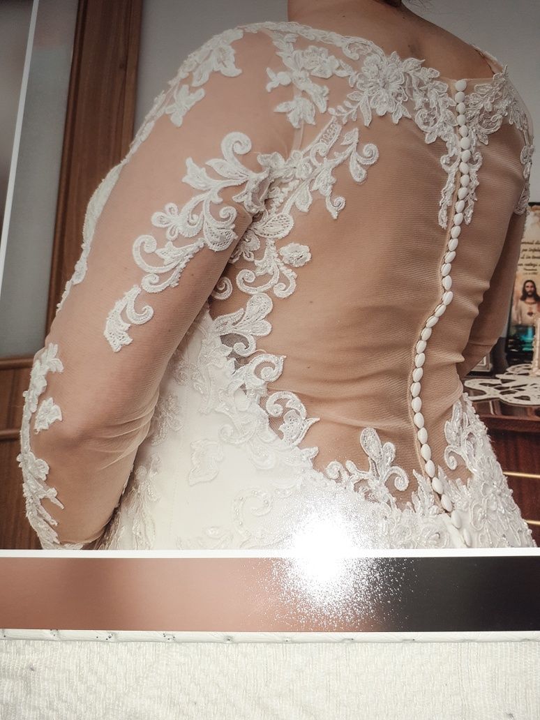 Rochie de mireasă din Spania cu voal.