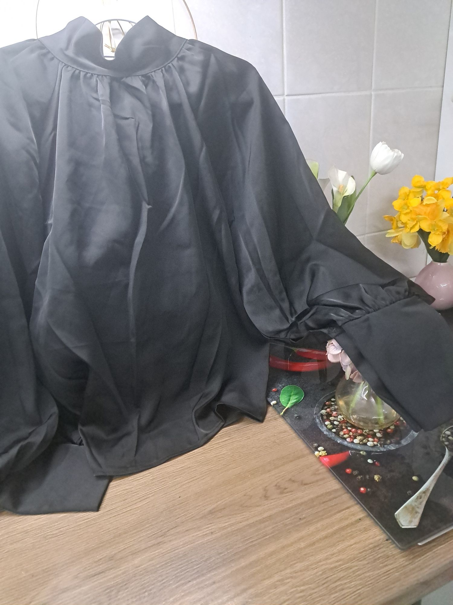 Bluza eleganta din satin negru mas L