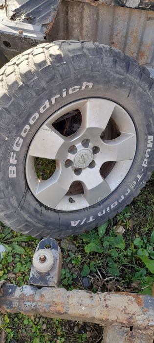 Genți +cauciucuri pt Nissan Navara d22 și d40 R16 70 255