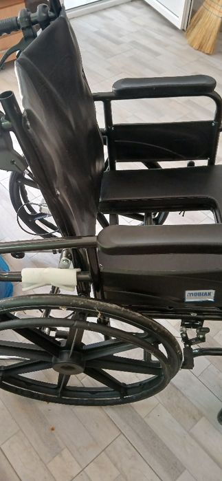 Scaun cu rotile în stare  noua