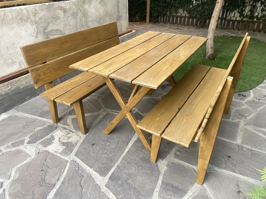 Новый комплект стол с лавками.