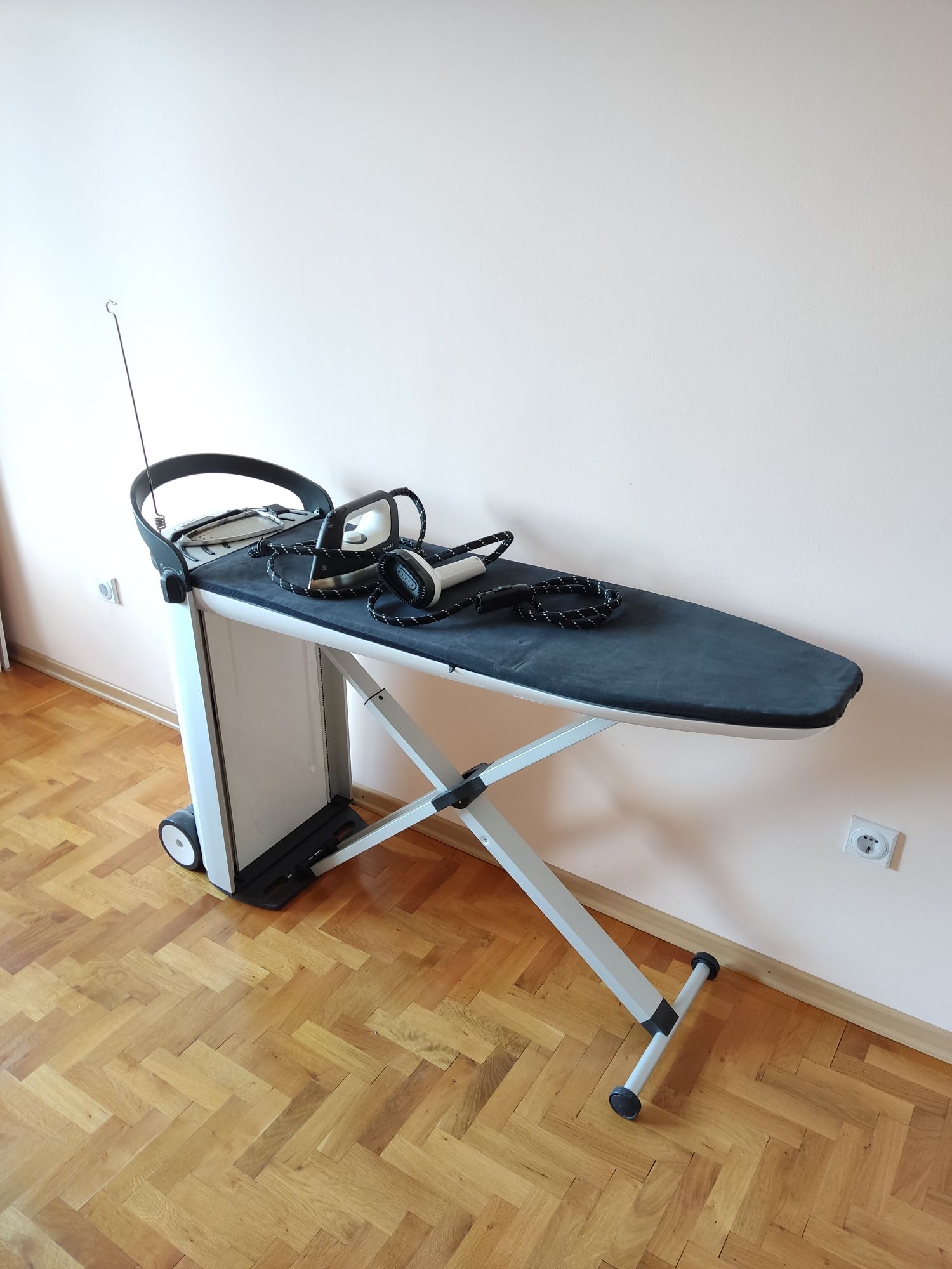 Машина за гладене с парогенератор Miele B1847