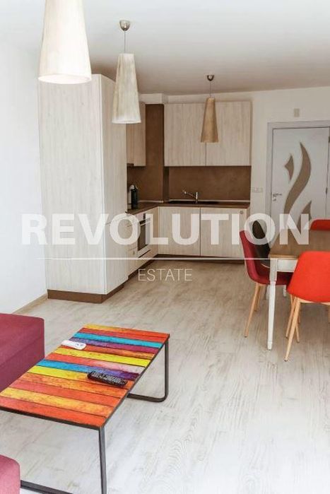 Дава се под наем Двустаен апартамент в Варна, Цветен квартал - 72 кв.м за 400 € - Снимка #1