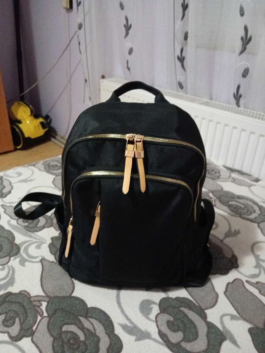 Дамска раница-много здрава-нова