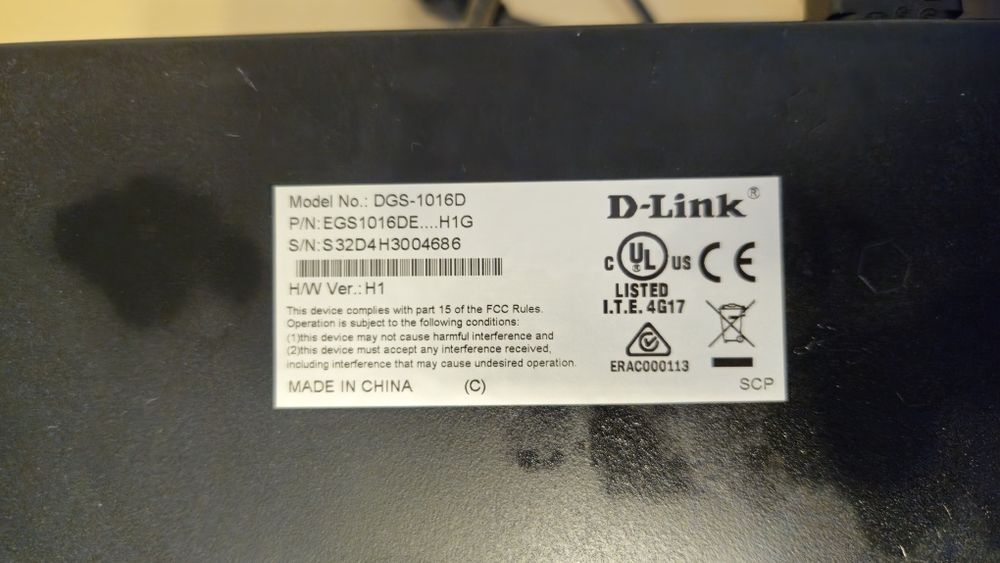Switch cu 16 porturi D-Link DGS-1016D, 32 Gbps, 23.81 Mpps, 8.000 MAC