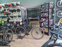 Bicicleta Kross Esker 4.0 M 28 M in stoc la Est Bike Funky Sports