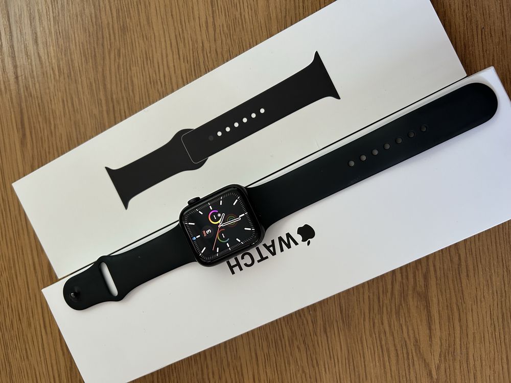Apple Watch SE space grey