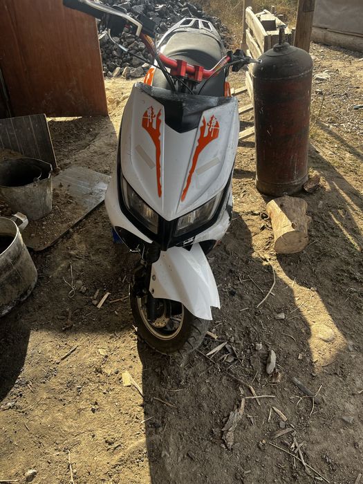 Продам мопед м8  150 куб