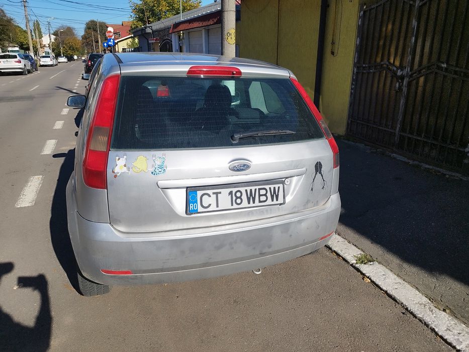 Vând Ford Fiesta