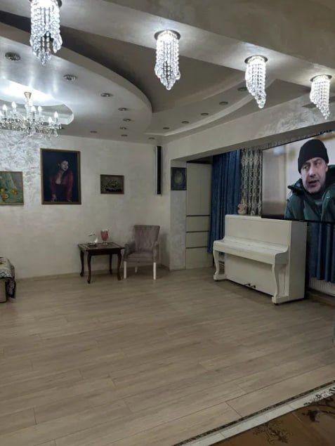 Квартира Центр Ойбек 3//9//9 75м2 с обстановкой