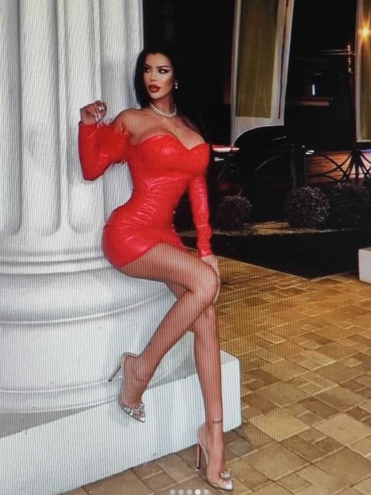 Rochie sexy extravaganta de piele cu pene de strut