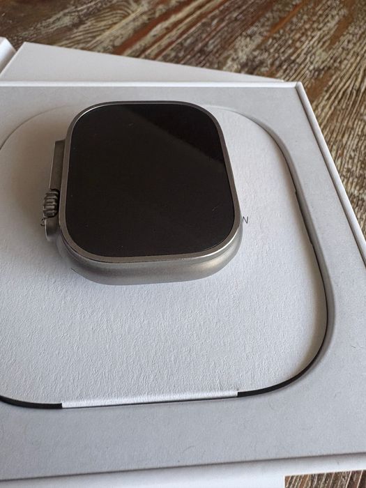 Оригинален Apple Watch Ultra перфектен с документи за покупката