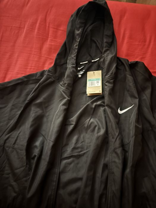 Есенно яке на найк чисто ново !!