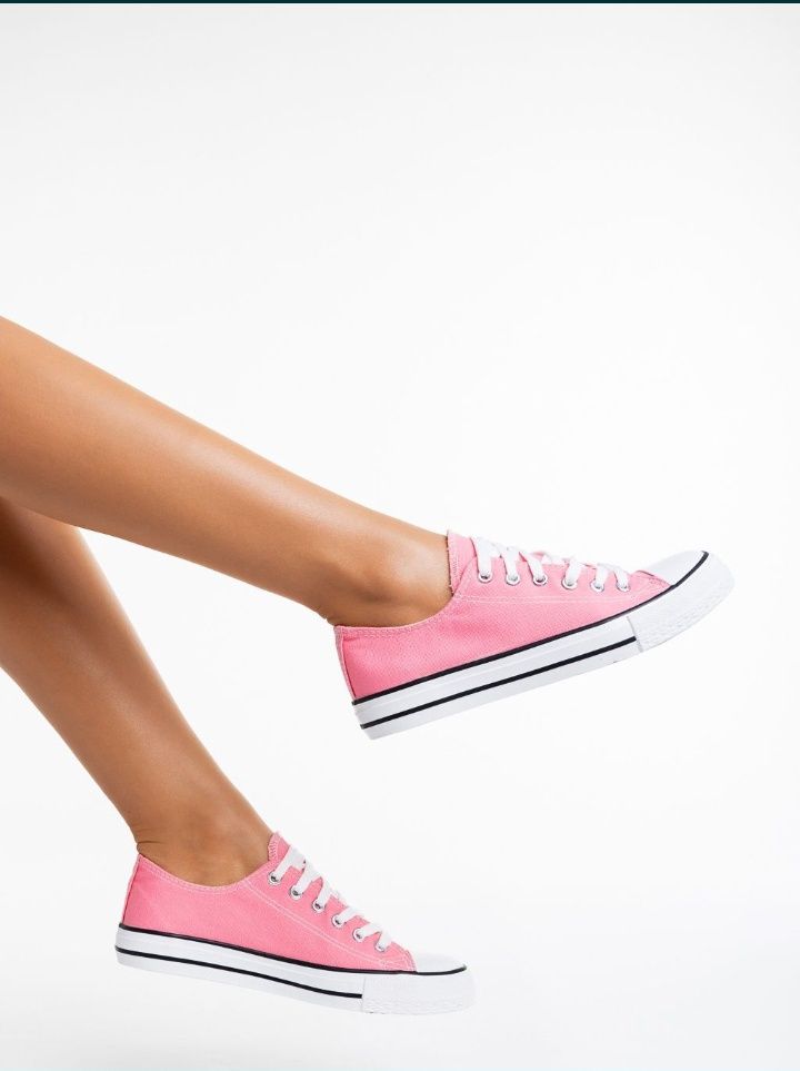 Свежарски розови кецове с щампа ” Lee Cooper ”,внос от Англия