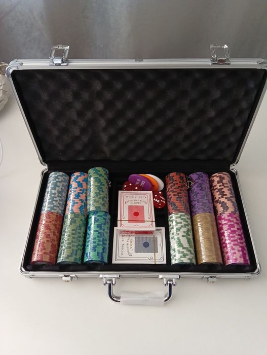 Кейс для покера новый