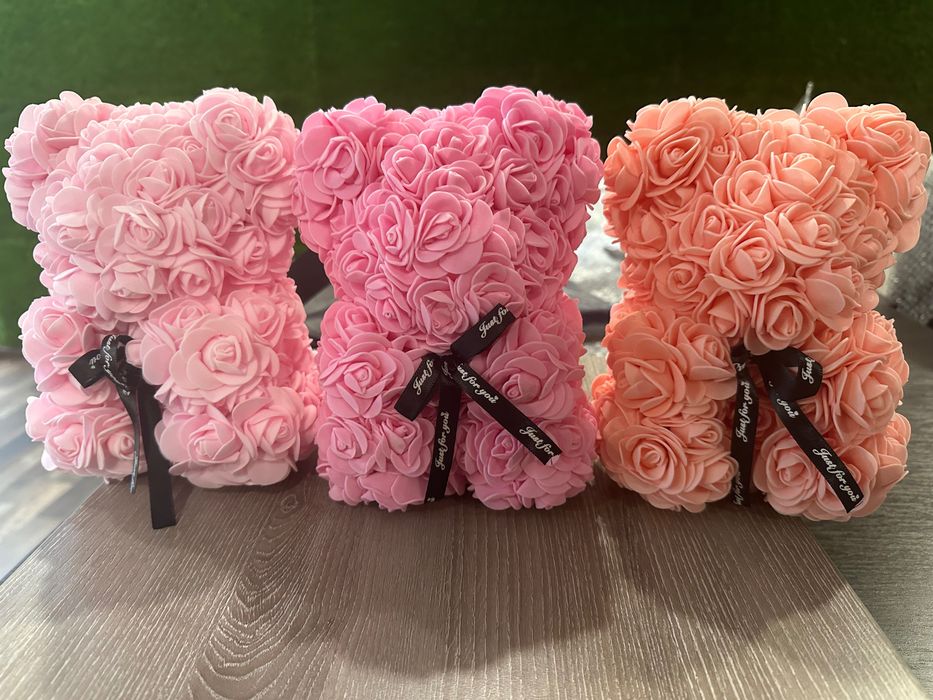 Мечета от изкуствени рози