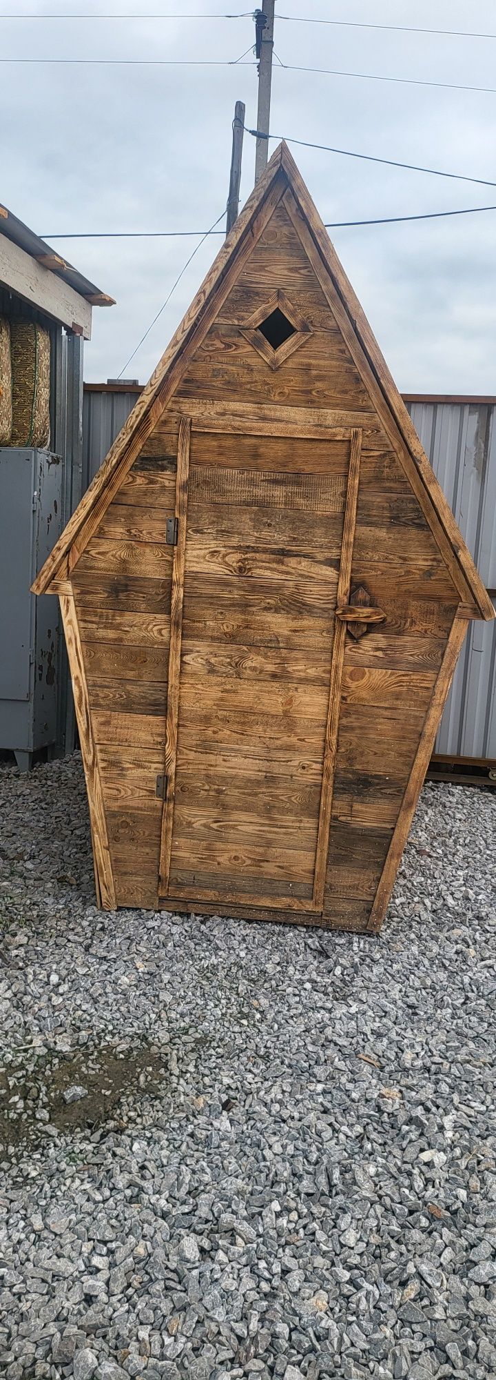 Уличный тулает и душ.