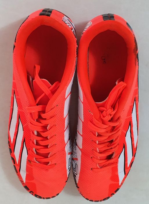 Бутсы оригинал фирмы Adidas отличном состоянии.