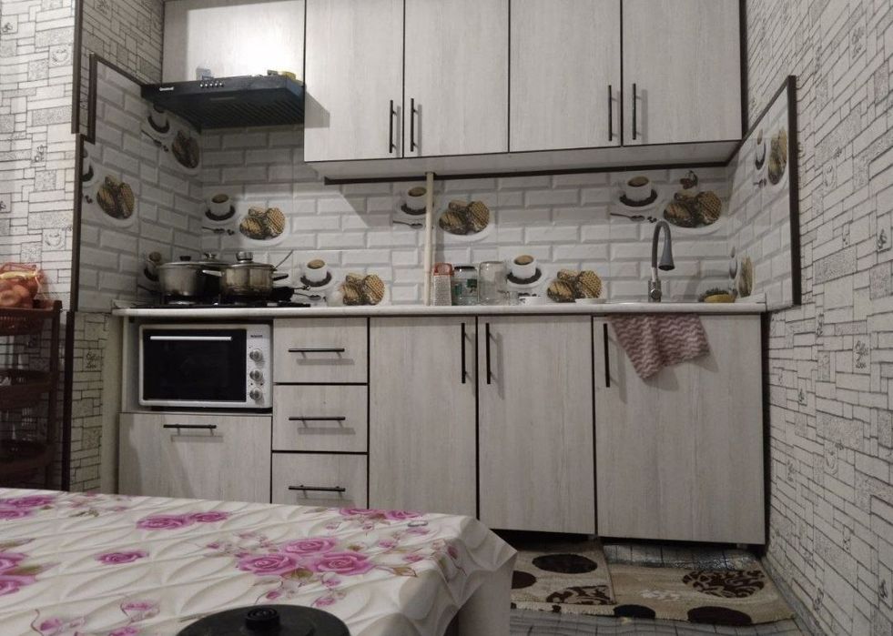 Oybek metro 3 bekat uzoqlikda kvartira bor