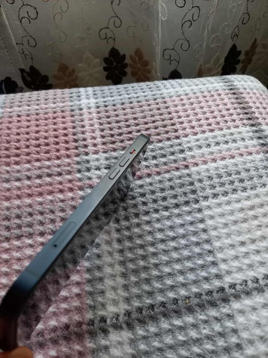 Vand iphone 13, fara nici un defect este aproape nou