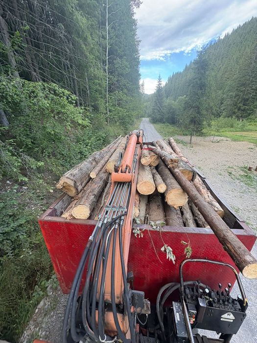 Man basculanta cu macara