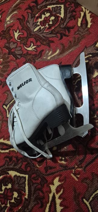 Коньки женские,фигурные.