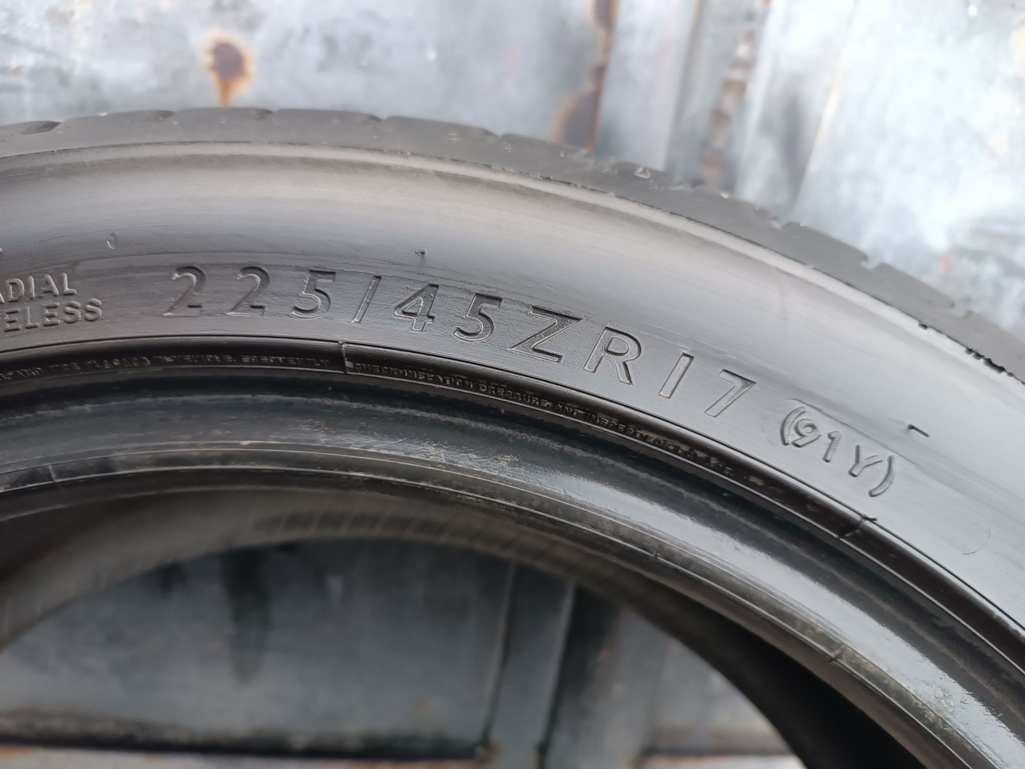 225/45/17 Dunlop