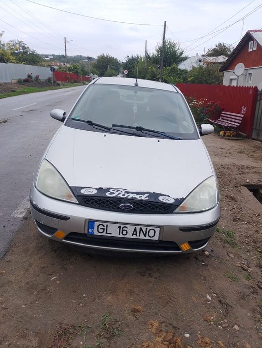 Vând Schimb Ford Focus.
