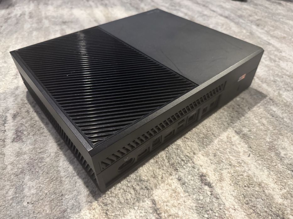 Xbox one + 2 manete + fifa 19