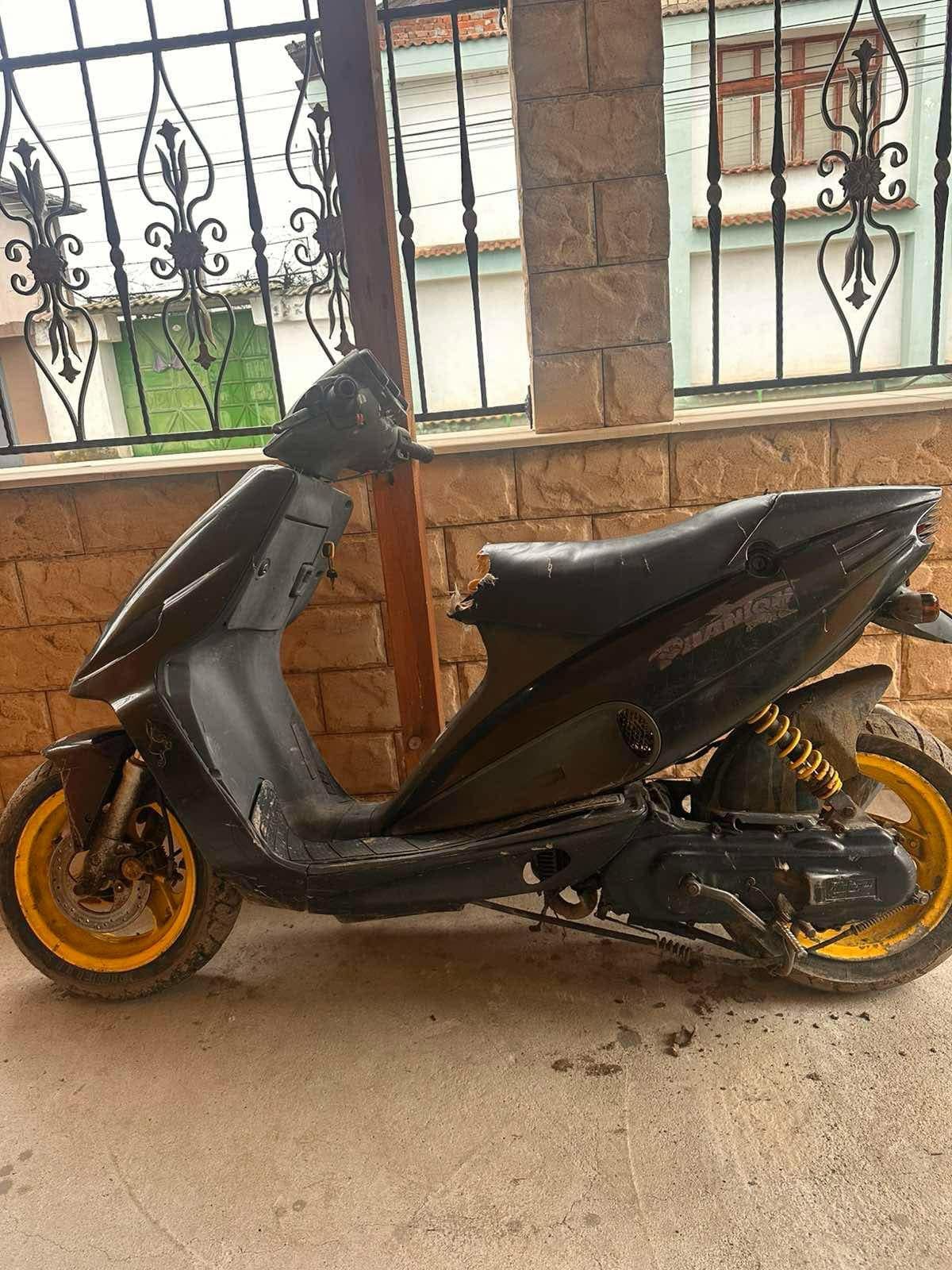 Malaguti f12 цял или на части