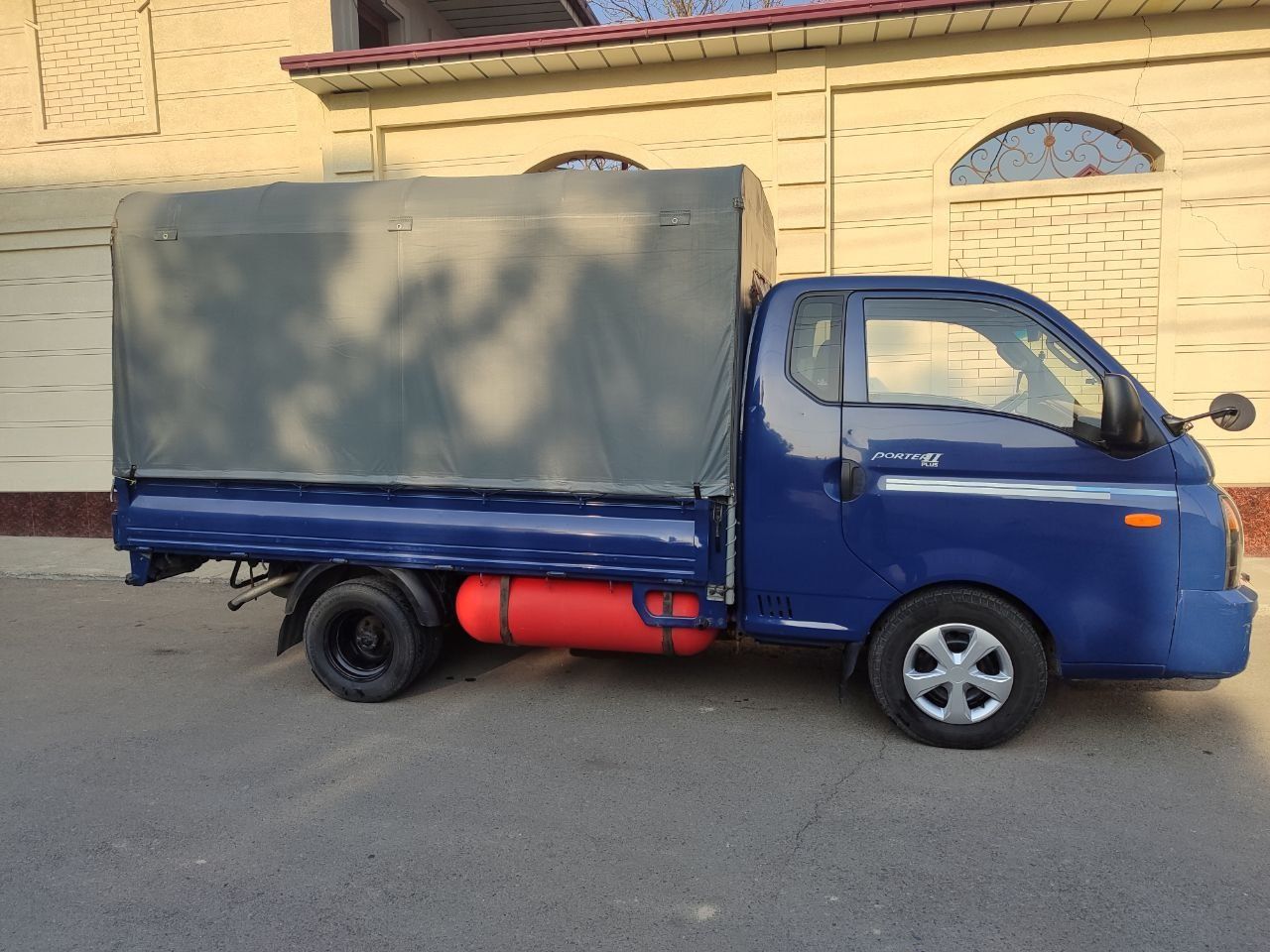 Hyundai Porter 2 Sotiladi.