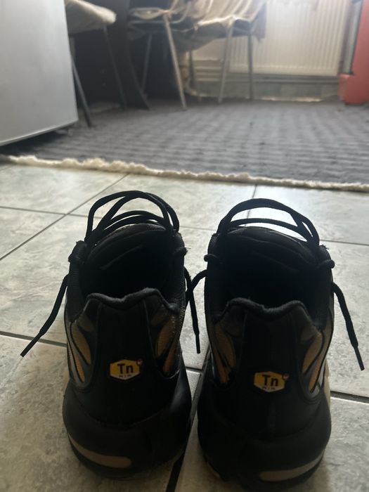 Adidasi nike tn aproape noi