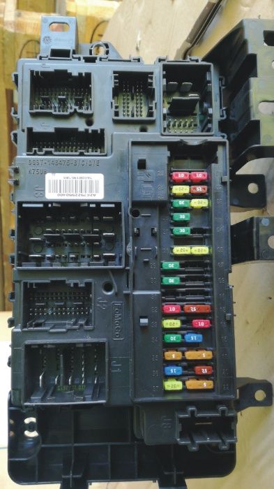 блок с бушоните за ФОРД - DG9T-14B476-B/C/D/E