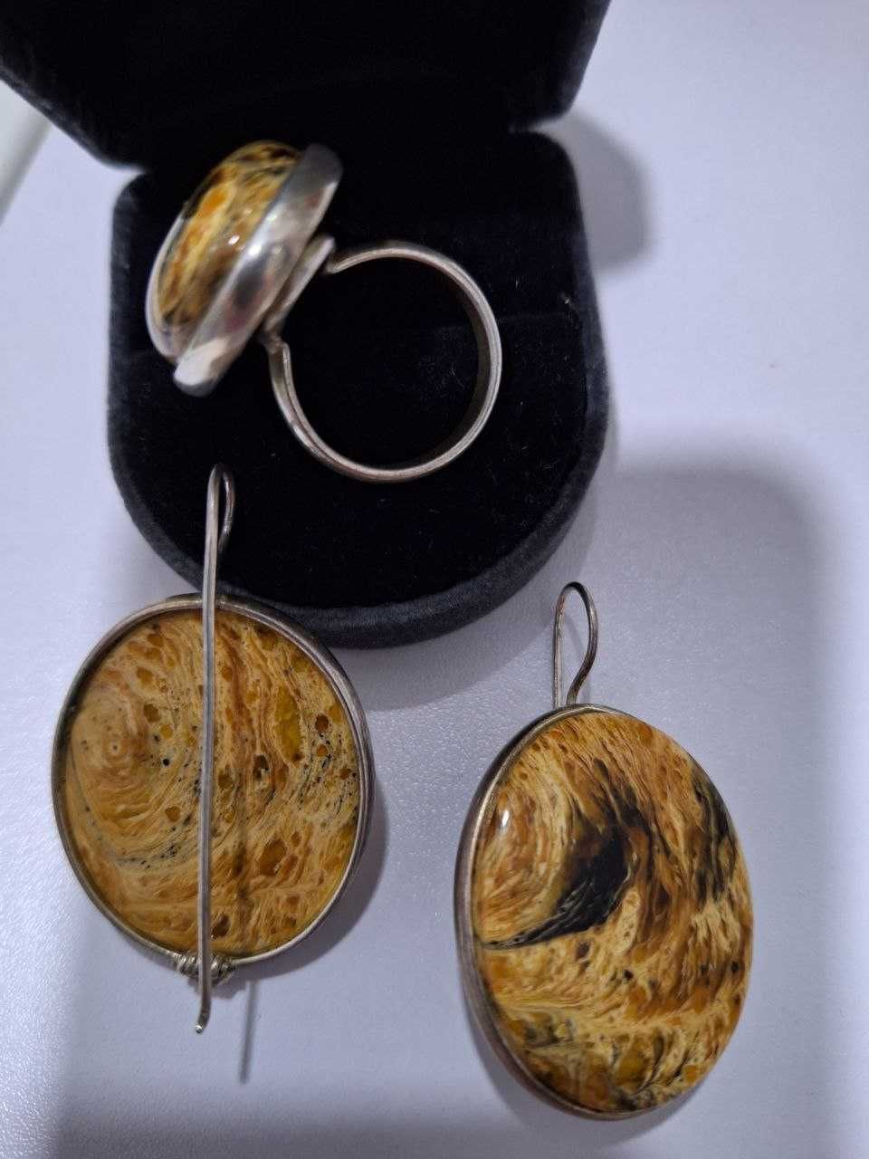 Комплект из янтаря пресованного серьги+кольцо