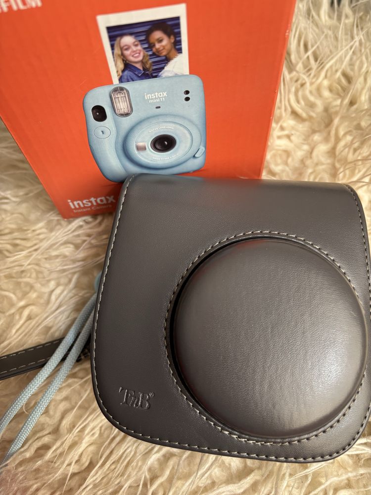 Фотоапарат за моментни снимки FUJIFILM INSTAX MINI 11 SKY BLUE + КАЛЪФ