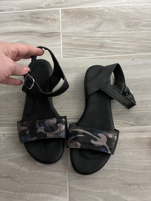 Sandale dama, din piele, marimea 37, purtate putin