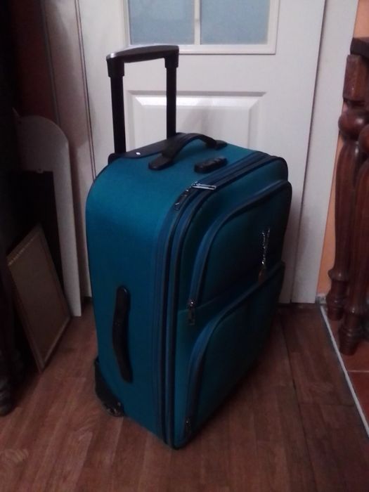 Чемоданы и прочее . Листайте фото