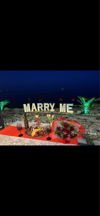надпис -Marry me